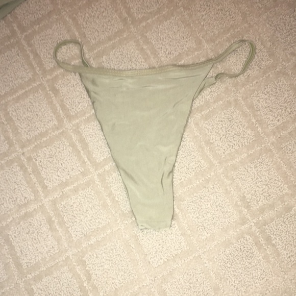 Bikini - Picture 5 of 5